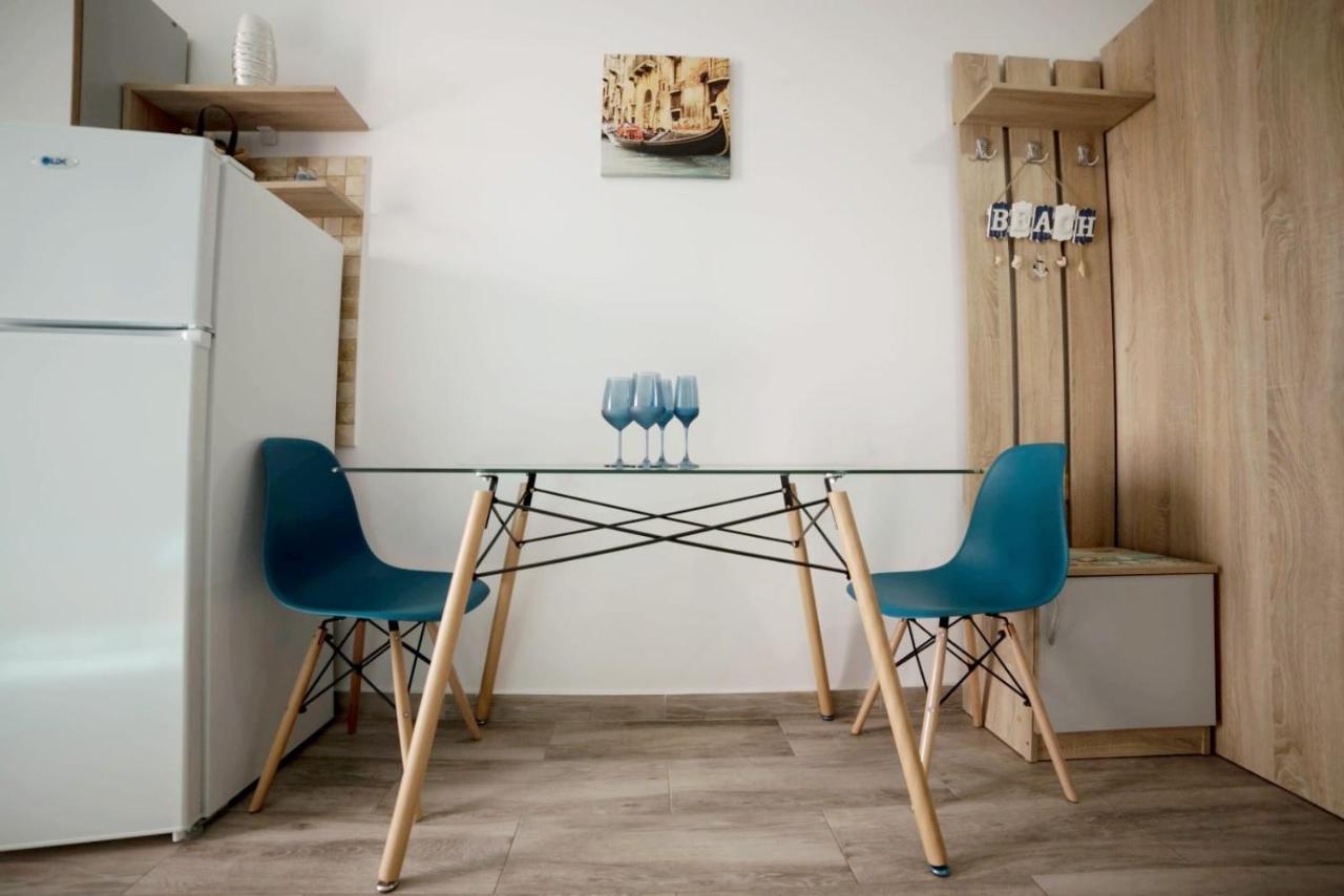 Kazeboo Beach Apartment Năvodari Екстериор снимка